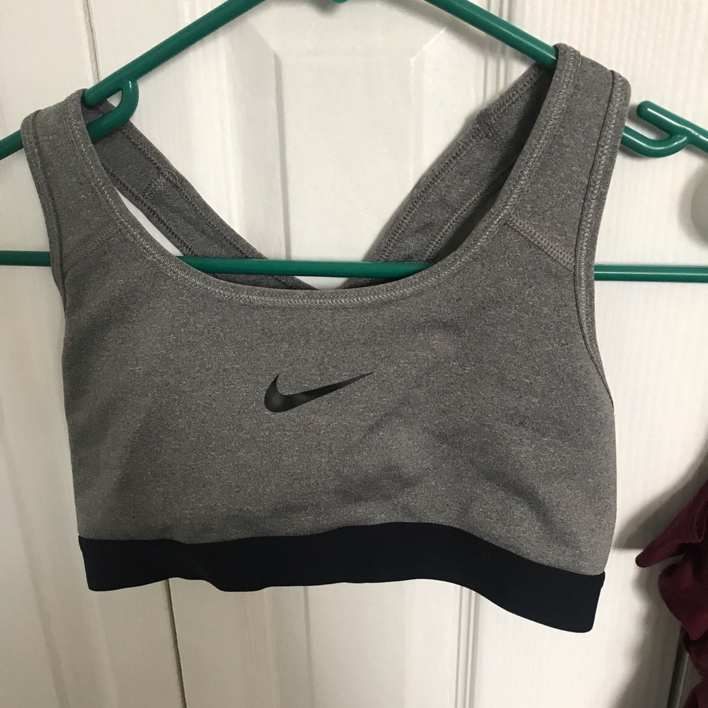Brand  new nike sports bra